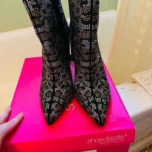 Awesome stiletto leopard booties